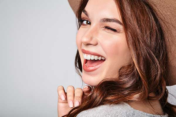 Una de las soluciones vanguardistas y estéticas para una sonrisa radiante y hermosa, son las carillas dentales. Esta técnica mejora la apariencia dental de manera asombrosa. Ahora...
